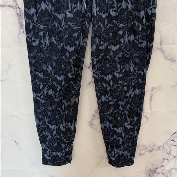 ATHLETA Trekkie North Bloom Cottage Floral Pocket Joggers Size 10 - Picture 6 of 15